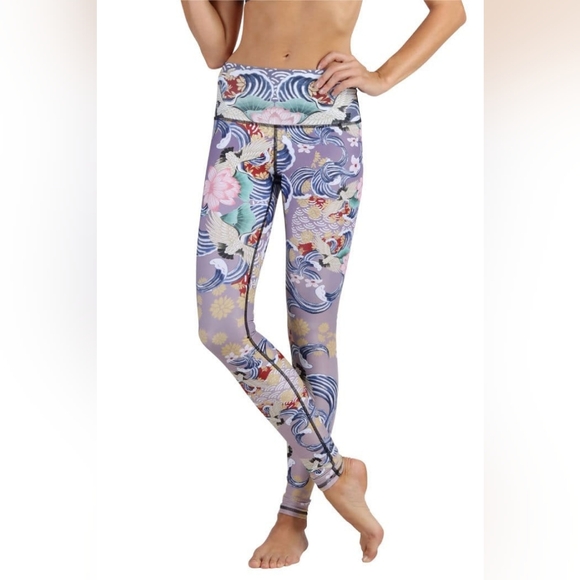 Yoga Democracy Leggings in Zen Water Garden - Picture 2 of 7